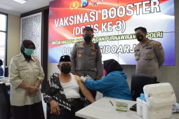 Ratusan purnawirawan Polri di Sidoarjo dapat vaksin penguat