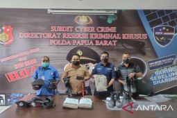 Viral pakai atribut polisi, tiga pria di Manokwari ditangkap tim cyber