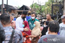 Wali Kota  serahkan bantuan korban kebakaran di Cempaka
