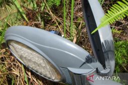 Keterlaluan! di Tapsel lampu solar cell pun dicuri