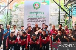 Ketum Pertina Bali beri hadiah motor bagi peraih emas PON Papua