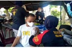 Polda Sumbar fasilitasi puluhan jurnalis dapatkan vaksinasi booster di Padang