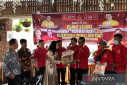 SOKSI Sumut salurkan paket sembako ke anak yatim piatu saat perayaan Imlek