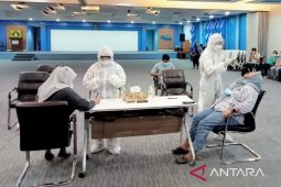 Pegawai Tirta Kahuripan Bogor tes PCR serentak sikapi gelombang ketiga COVID-19