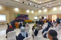 Ning Ita ingatkan perempuan usia produktif di Kota Mojokerto waspadai kanker