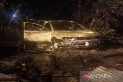 Mobil dinas Kepala Kesbangpol Aceh hangus terbakar