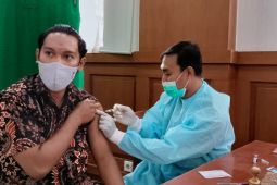 PLN NTB berikan vaksin pelengkap kepada 115 pegawai