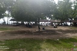Pengunjung wisata Pantai Carita  menurun