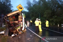 Bus yang alami kecelakaan angkut 47 penumpang