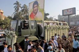 Penyanyi Bollywood Lata Mangeshkar meninggal dunia