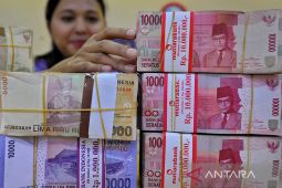 Rupiah jelang HUT RI melemah ke posisi Rp14.768 per dolar AS
