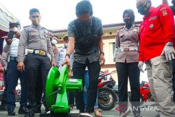 Polisi musnahkan puluhan knalpot brong