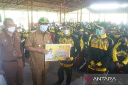 Gubernur Kalsel serahkan bonus atlet peraih medali PON XX dan Peparnas XVI