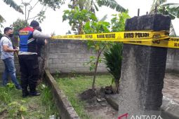 Ambang pintu Situs Watu Gilang di Desa Jambean Kediri dirusak orang