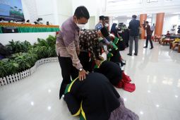 Ini yang dilakukan lulusan UIN Ar Raniry kepada orang tua