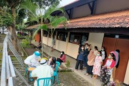 Belasan pasien COVID-19 di Kediri dirujuk ke fasilitas isolasi terpusat