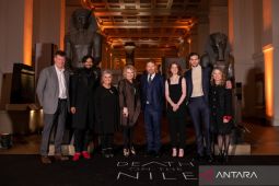 Para pemain rayakan perilisan film "Death on the Nile"