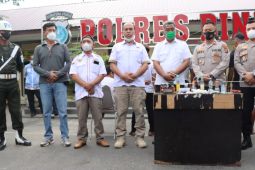 Polres Binjai beserta tim gabungan Gerebek Kampung Narkoba Sei Bingai Langkat, 7 orang diamankan