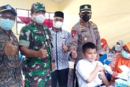Kapolres Palas semangati siswa yang ikut vaksin