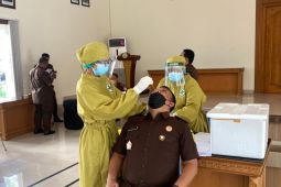 Kejari Badung buka layanan daring karena pegawai positif COVID