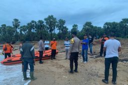 Seorang anak di Rote dao terseret banjir belum ditemukan