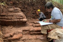 Situs Srigading Malang diperkirakan berasal dari abad ke-10 Masehi