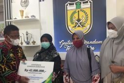 Wali kota Banda Aceh serahkan santunan pegawai non ASN
