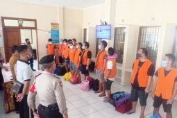 Kejari Denpasar pindahkan puluhan tahanan narkotika ke Bangli