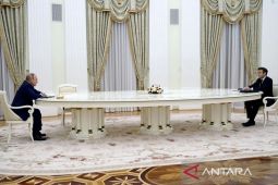 Presiden Prancis desak Putin akhiri operasi militer di Ukraina