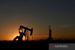 Harga minyak jatuh tertekan kekhawatiran permintaan plavon utang AS