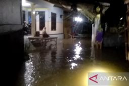 Permukiman warga Kelurahan Gladak Anyar Pamekasan dilanda banjir