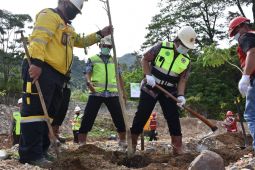 PT Semen Padang lakukan penghijauan di area reklamasi tambang