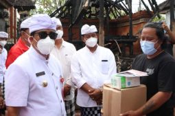 Bupati Tabanan bantu Korban Kebakaran