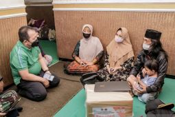 Bupati Jember  jenguk korban selamat dan beri santunan korban meninggal