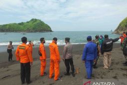 20 orang terseret arus laut saat ritual