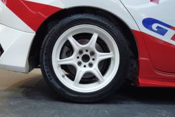 Bolehkah mengganti ban mobil berbeda merek?