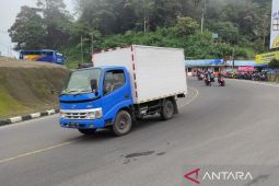 Puncak-Cianjur ramai lancar petugas berlakukan satu arah