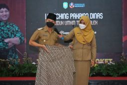 Pemkab Trenggalek resmikan pakaian dinas baru produk UMKM