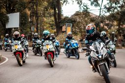 Kemeriahan "bLU cRU Fun Riding Road to Mandalika" berlanjut di Bandung dengan All New R15 Connected