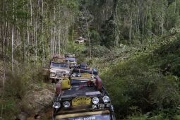 Sumatra Tribute hari ke-8, tiga mobil masih tertahan di hutan
