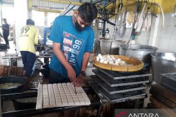 Pengusaha tahu di Kabupaten Kediri kurangi produksi imbas mahalnya harga kedelai