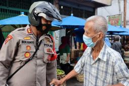 Kapolres Tebing Tinggi turun ke jalan ajak warga vaksinasi