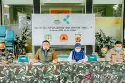 Tempat tidur untuk pasien COVID-19 di Rumah Sakit Karawang terisi penuh