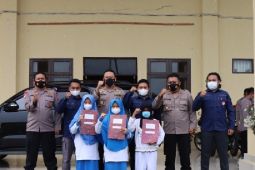 Tiga karateka terima dana pembinaan dari Kapolres Palas