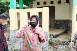 Mensos telepon Kepala BBWSCC saat tinjau lokasi banjir di Bogor