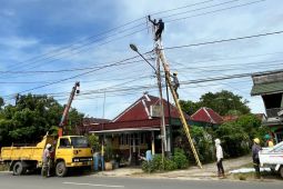 PLN UP3 Singkawang meminimalisir gangguan listrik akibat layangan