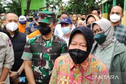 Bupati Bogor ajak warga Desa Bojongkulur keruk Sungai Cileungsi antisipasi banjir