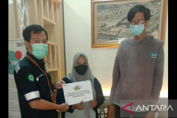 PT Timah serahkan bantuan biaya pengobatan untuk warga Pangkalpinang dan Bangka