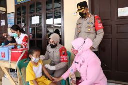 Ketua Bhayangkari Polres Tebing Tinggi tinjau vaksinasi