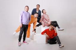 Lightcraft bersama Pretty Rico menghadirkan single kolaborasi "Feathers"